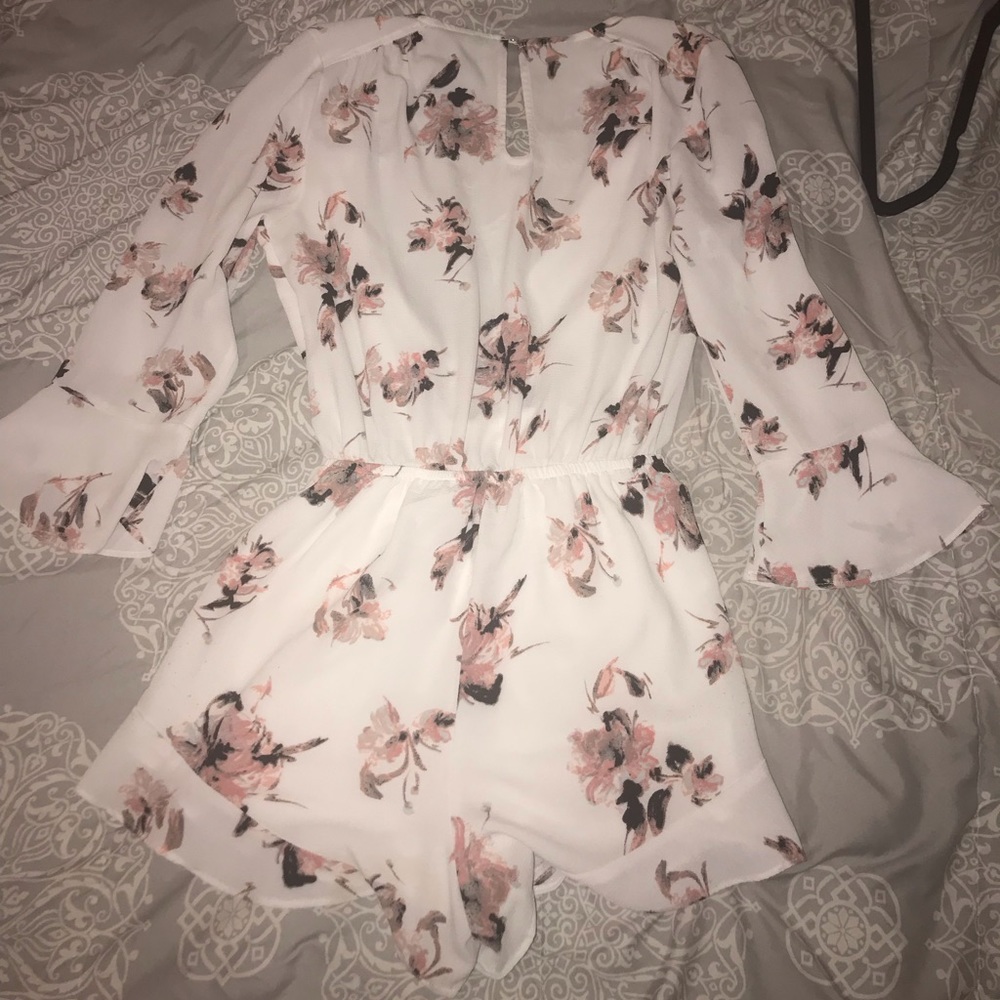 FLORAL ROMPER🌸🌺🌷🌱⭐️ - Picture 2 of 2